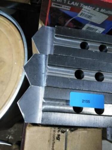 DESCRIPTION: (1) SET OF (3) LATHE CHUCK JAWSBRAND/MODEL: BISONINFORMATION:&nbsp;SEE INSPECTIONQTY: 1