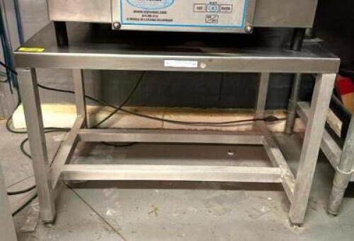 DESCRIPTION: STAINLESS STEEL EQUIPMENT STAND BRAND/MODEL: NATIONAL CART SIZE: 24"X36" LOCATION: PACKAGING AREA QTY: 1