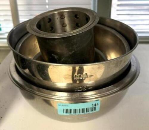 DESCRIPTION: (6) ASSORTED STAINLESS MIXING BOWLS LOCATION: KITCHEN QTY: 1