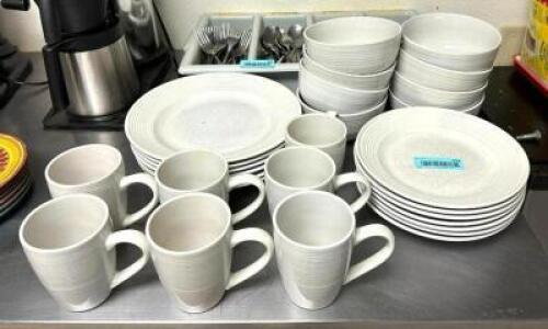 DESCRIPTION: CHINA DINING SET LOCATION: KITCHEN QTY: 1