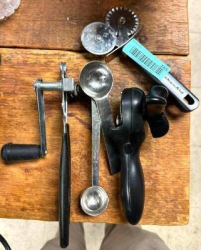 DESCRIPTION: ASSORTED KITCHEN UTENSILS AS SHOWN LOCATION: KITCHEN QTY: 1