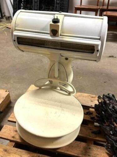 DESCRIPTION: VINTAGE SCALE BRAND/MODEL: STIMPSON LOCATION: STORAGE QTY: 1