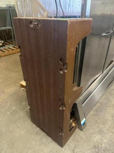 48" BROWN PLASTIC DUNNAGE RACK.
