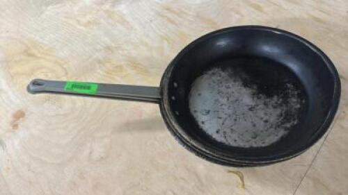(2) 14" SKILLETS