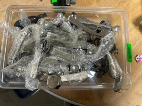 PLASTIC INSERT W/ CONTENTS - SMALL STAINLESS MEASURING SOONS