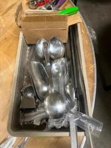 PLASTIC INSERT W/ CONTENTS - STAINLESS SOONS