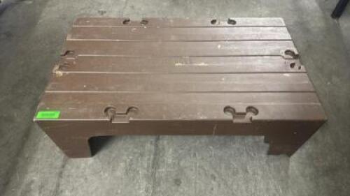 36" BROWN PLASTIC DUNNAGE RACK