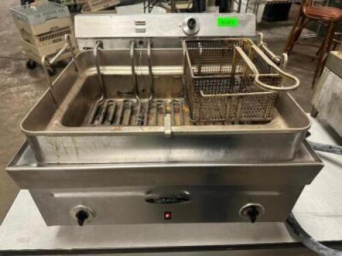 COUNTER TOP ELECTRIC DEEP FRYER.
