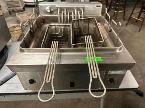 COUNTER TOP ELECTRIC DEEP FRYER.
