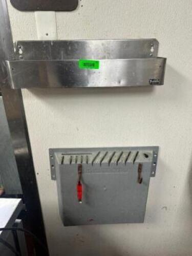 18" STAINLESS SPEED RAIL AND WALL MOUNTED KNIFE RACK.