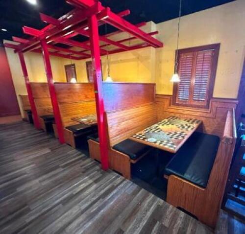 4-TABLE BOOTH SECTION WITH PERGOLA