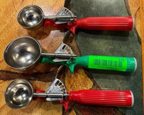 (3) ASSORTED SIZED DISHERS