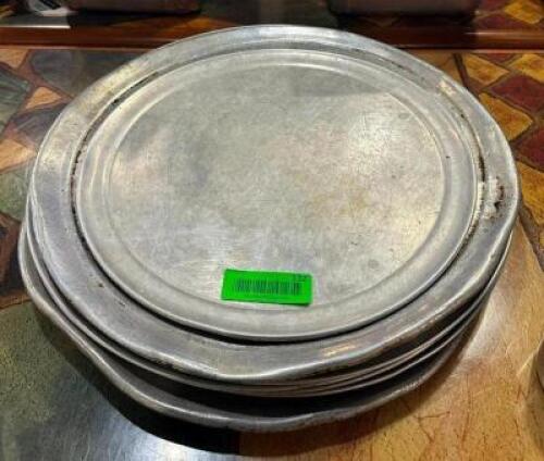 (8) ASSORTED SIZED PIZZA PANS