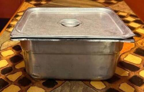 (6) 1/2 SIZE STAINLESS PANS WITH LIDS
