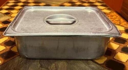 (5) 1/2 SIZE STAINLESS PANS WITH LIDS