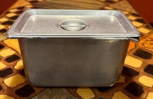(6) 1/4 SIZE STAINLESS PANS WITH LIDS