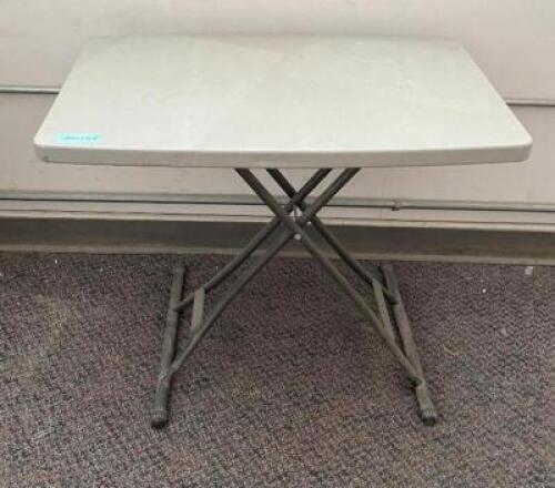 30" X 20" PLASTIC FOLDING TABLE