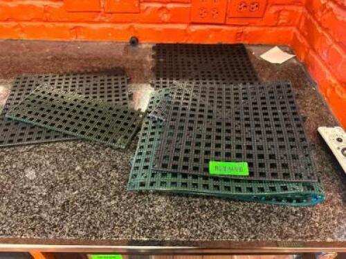 (1) LOT OF ASSORTED 12" X 12" BLACK PLASTIC BAR MAT PANELS.