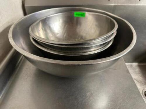 (4) PIECE STAINLESS MIXING BOWL SET.