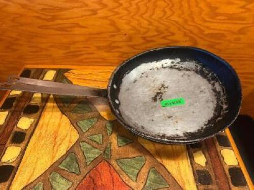 (2) 14" SKILLETS