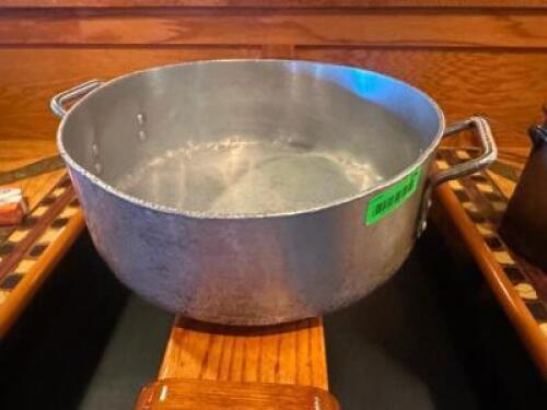 LARGE ALUMINUM ROASTING POT / STOCK POT