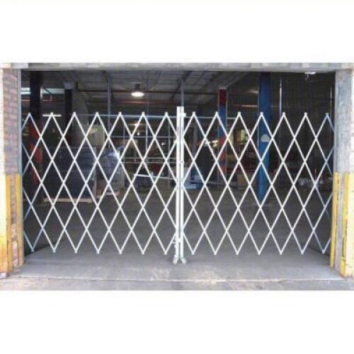 DESCRIPTION: (1) FOLDING GATE BRAND/MODEL: PRODUCT NUMBER #54XU54 INFORMATION: DOUBLE, SWIVEL, INDOOR / OUTDOOR SIZE: 7' RETAIL$: $654.88 EA QTY: 1