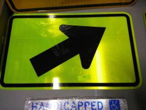 DESCRIPTION: (1) ARROW SIGN BRAND/MODEL: ECONO SIGNS LLC INFORMATION: ALUMINUM SIZE: 24X12X18 RETAIL$: $61.98 EA QTY: 1