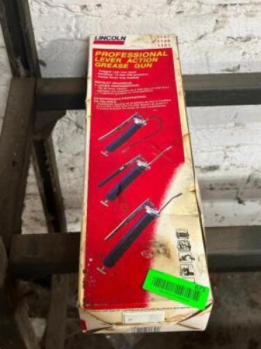 PROFESSIONAL LEVER ACTION GREASE GUN