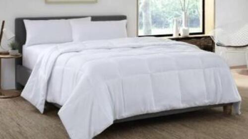 GOTO BEDDING QUEEN DOWN ALTERNATIVE COMFORTER WHITE