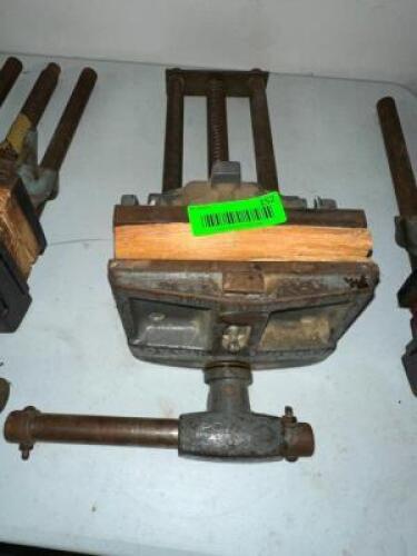 BENCH VISE