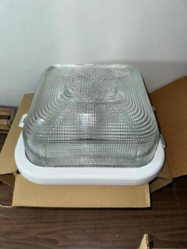 MEDIUM SQUARE CEILING LIGHT FIXTURE