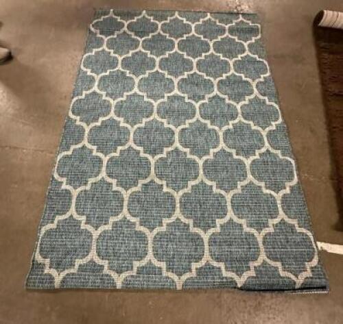 BLUE/GREY AREA RUG