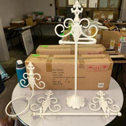 WHITE THREE PIECE BATHROOM ACCESSORY SET