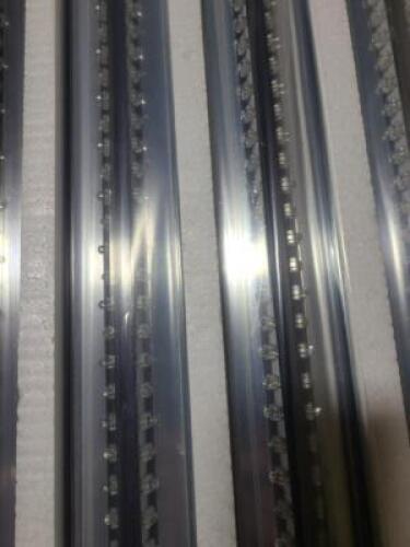 DESCRIPTION: (1) BOX OF (8) LIGHT BARSBRAND/MODEL: HUSSMANN #4441555RETAIL$: $189.99 EASIZE: APPROX 6'QTY: 1