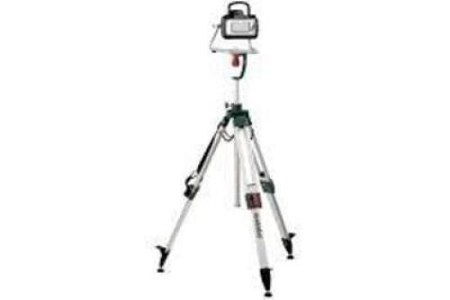 DESCRIPTION: (1) TRIPOD FOR CORDLESS SITE LIGHT BRAND/MODEL: METABO #6.23729 RETAIL$: $199.99 EA QTY: 1