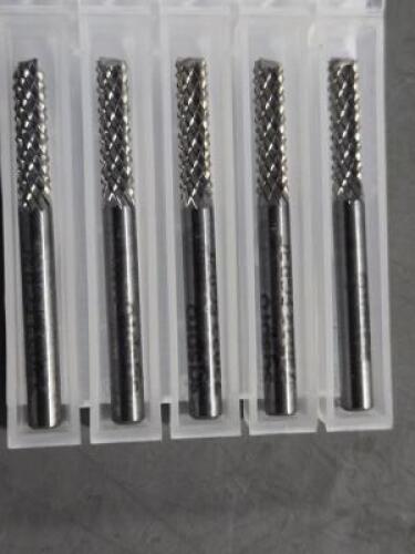 DESCRIPTION: (25) DIAMOND PATTERN ROUTER BITS BRAND/MODEL: SGS 73033 SIZE: 0.1880" DIA 5/8" LOC RETAIL$: $441.75 QTY: 25