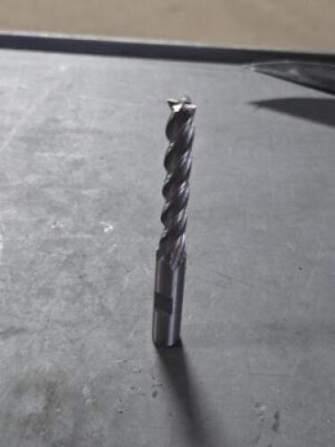 DESCRIPTION: (1) HSS SQ END MILL BRAND/MODEL: VC 01735208 SIZE: 5/16" DIA 2" LOC QTY: 1