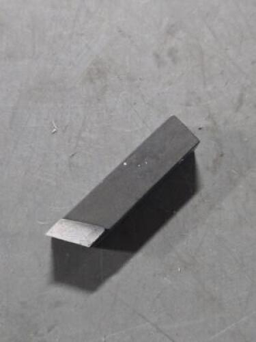 DESCRIPTION: (2) CARBIDE TOOL BITS BRAND/MODEL: RTWS81612 QTY: 2