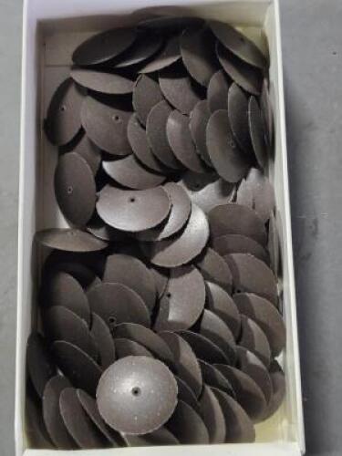 DESCRIPTION: (1) BOX OF (100) CRATEX SMALL KNIFE EDGE WHEELS BRAND/MODEL: GESSWEIN 148-0005 SIZE: 1" DIA 1/8" ARBOR MEDIUM RETAIL$: $189.88 QTY: 1