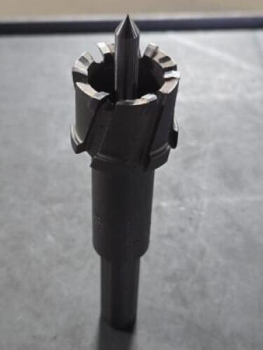 DESCRIPTION: (2) ANNULAR CUTTERS BRAND/MODEL: MILWAUKEE 49-57-8106 SIZE: 1-1/16" DIA RETAIL$: $226.24 QTY: 2