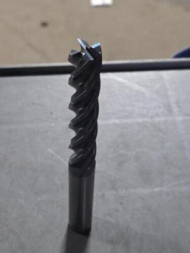 DESCRIPTION: (1) SOLID CARBIDE SQ END MILL BRAND/MODEL: WIDIN VXA544A040 SIZE: 5/8" DIA 3-1/4" LOC RETAIL$: $340.08 QTY: 1