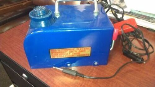 DESCRIPTION: (1) MULTI-PURPOSE ELECTRIC HYDRAULIC AUTO JACK INFORMATION: BLUE QTY: 1
