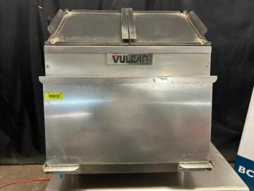 DESCRIPTION VULCAN VCW26 COUNTER TOP ELECTRIC CHIP WARMER BRAND / MODEL: VULCAN VCW26 ADDITIONAL INFORMATION 120 VOLT, 1 PHASE. TESTED AND WORKING. RE