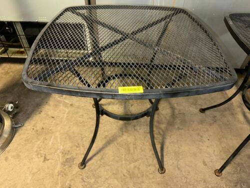 DESCRIPTION 28" X 28" METAL PATIO TABLE. ADDITIONAL INFORMATION NO CHAIRS OR UMBRELLA SIZE 28" X 28" LOCATION BAY 6 QTY 1