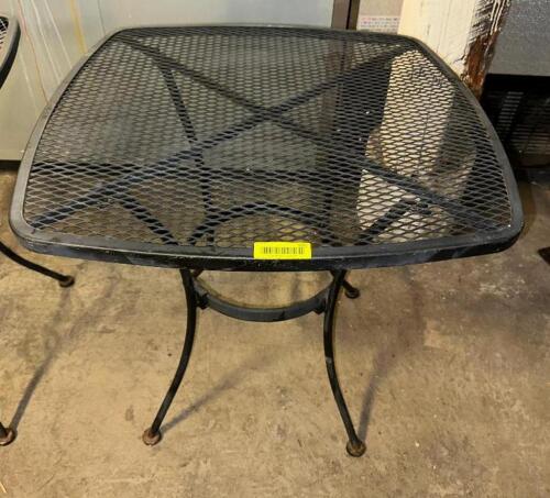 DESCRIPTION 28" X 28" METAL PATIO TABLE. ADDITIONAL INFORMATION NO CHAIRS OR UMBRELLA SIZE 28" X 28" LOCATION BAY 6 QTY 1