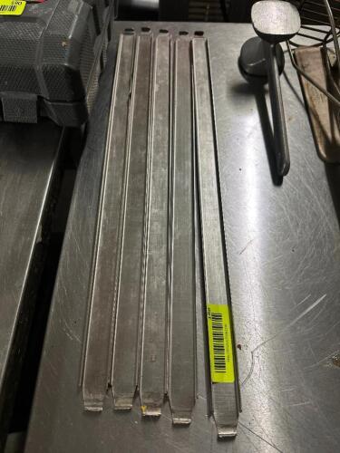 DESCRIPTION (5) 18" STAINLESS DIVIDERS. THIS LOT IS: ONE MONEY LOCATION BAY 6 QTY 1