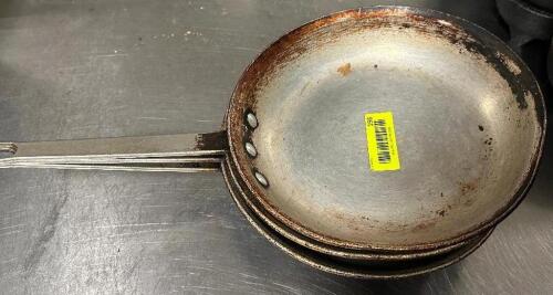 DESCRIPTION (3) 10" SKILLETS THIS LOT IS: SOLD BY THE PIECE SIZE 10" LOCATION BAY 6 QTY 3