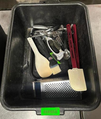 DESCRIPTION BUS TUB AND CONTENTS - ASSORTED D�COR. LOCATION BAY 6 QTY 1