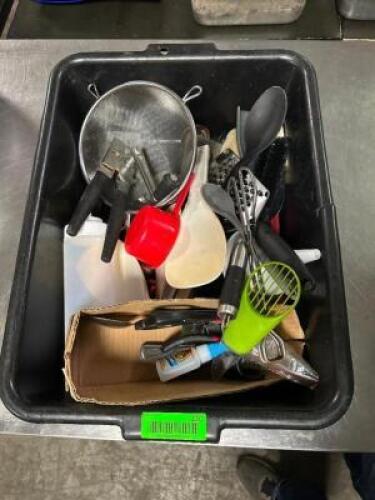 DESCRIPTION BUS TUB AND CONTENTS - ASSORTED D�COR. LOCATION BAY 6 QTY 1
