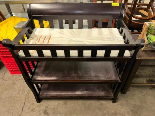 DESCRIPTION WOODEN BABY CHANGING STATION W/ PAD LOCATION BAY 6 QTY 1